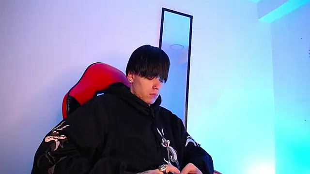 Anhonymus  online show from 11/18/25, 03:43