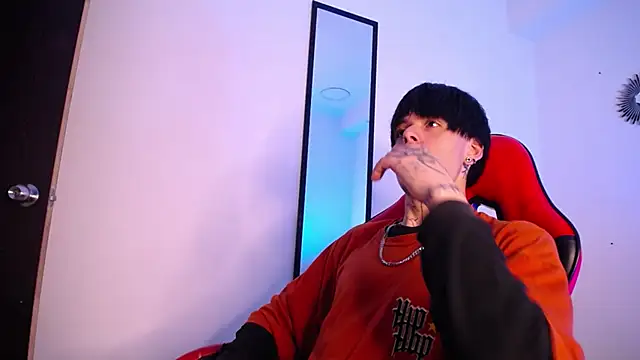 Anhonymus  online show from 11/26/25, 03:39