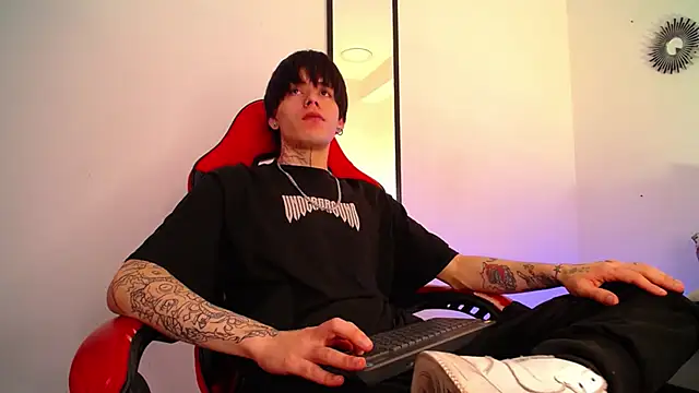 Anhonymus  online show from 12/18/25, 04:06