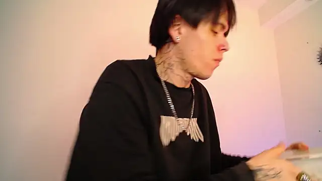 Anhonymus  online show from 12/01/25, 03:40