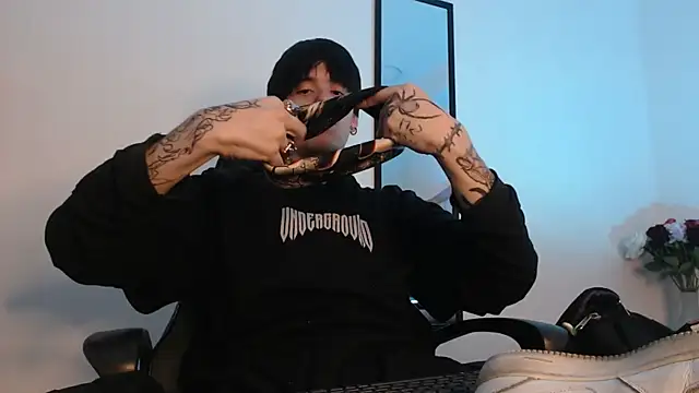 Anhonymus  online show from 11/22/25, 08:40