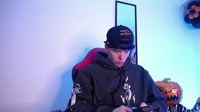 Anhonymus  online show from 10/28/25, 03:40