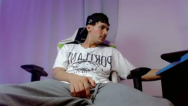 Snapshot of yankees_ chatting on 10/13/25, 08:38 yankees online show from 10/13/25, 08:38