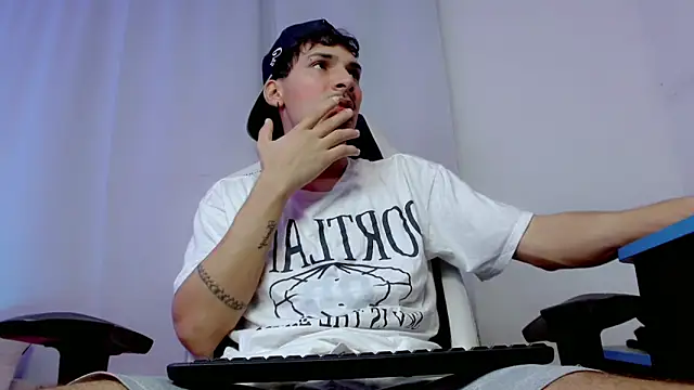 Snapshot of yankees_ chatting on 10/12/25, 05:31 yankees online show from 10/12/25, 05:31