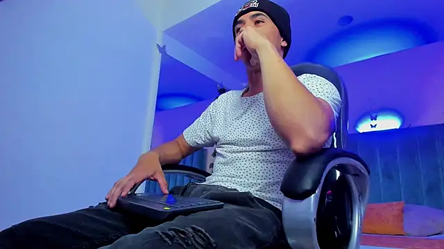 Muscle Scott online show from 11/10/25, 12:32