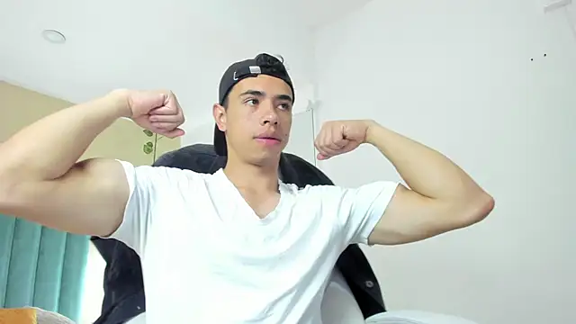 Muscle Scott online show from 09/22/25, 12:11