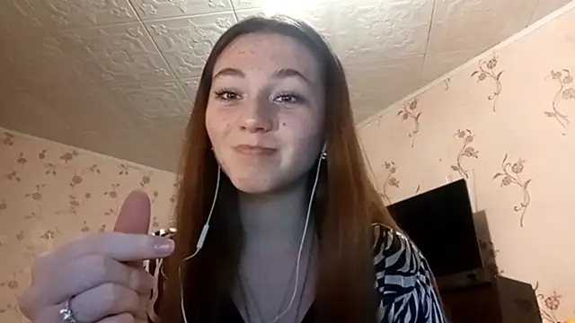 Sophiecuttie online show from 09/19/25, 03:16