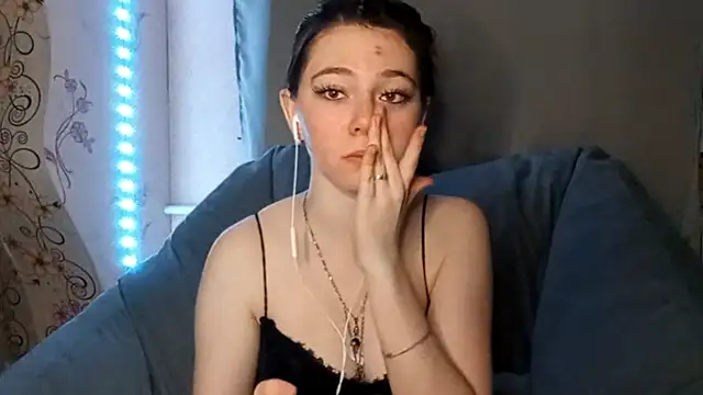 Sophiecuttie online show from 10/12/25, 04:19