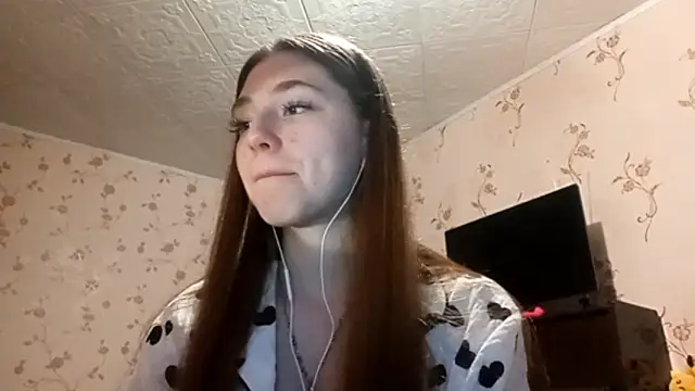 Sophiecuttie online show from 09/18/25, 01:36