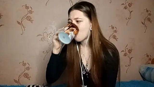 Sophiecuttie online show from 10/04/25, 07:04