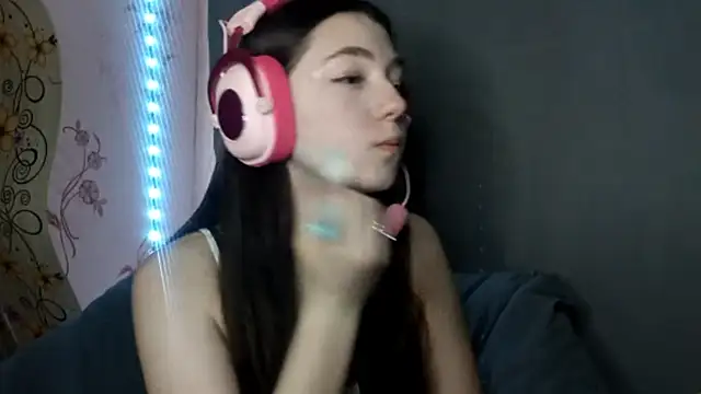 Sophiecuttie online show from 10/30/25, 03:09