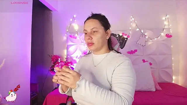 Snapshot of Abril1_gh chatting on 10/12/25, 09:43 Abril1 gh online show from 10/12/25, 09:43