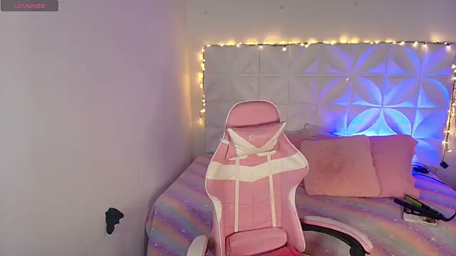 Snapshot of Abril1_gh chatting on 11/20/25, 10:05 Abril1 gh online show from 11/20/25, 10:05