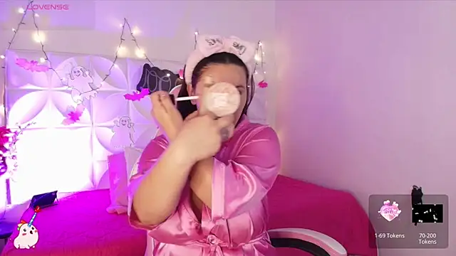 Snapshot of Abril1_gh chatting on 10/14/25, 11:44 Abril1 gh online show from 10/14/25, 11:44