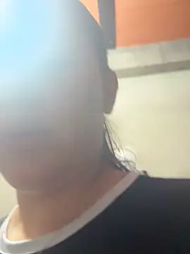 Snapshot of Abril1_gh chatting on 12/17/25, 03:22 Abril1 gh online show from 12/17/25, 03:22