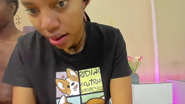Snapshot of Kiaraa_y_Her_Crazy chatting on 05/24/26, 04:23 Kiaraa y Her Crazy online show from 05/24/26, 04:23