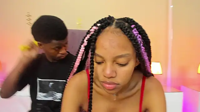 Snapshot of Kiaraa_y_Her_Crazy chatting on 05/29/26, 03:45 Kiaraa y Her Crazy online show from 05/29/26, 03:45