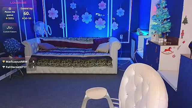 Kira Kenett online show from 12/18/25, 08:41