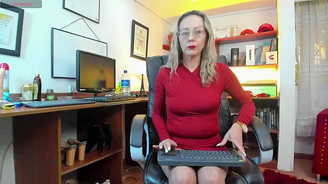 Snapshot of GretaVoss_ chatting on 06/16/26, 08:42 GretaVoss online show from 06/16/26, 08:42