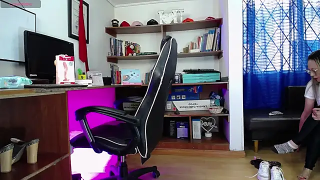 GretaVoss  online show from 10/27/25, 07:04