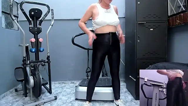 GretaVoss  online show from 10/25/25, 09:04