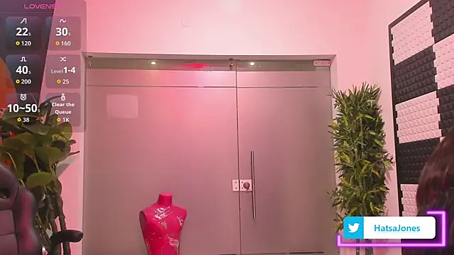 HatsaJones online show from 11/07/25, 03:33