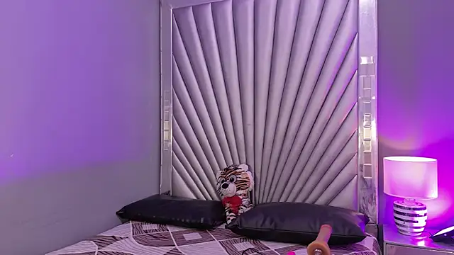 HatsaJones online show from 04/05/26, 04:19