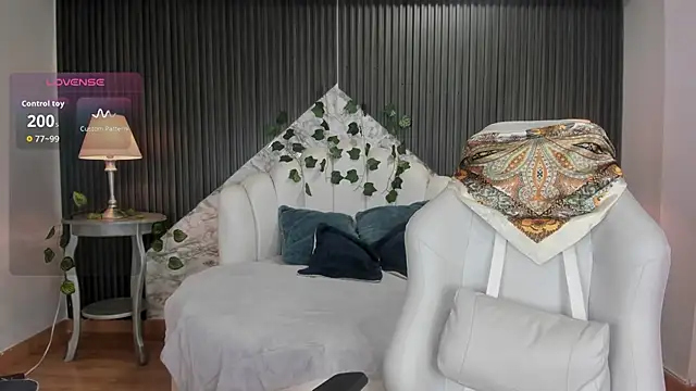 DaniCollinn  online show from 12/01/25, 08:32