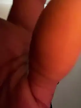 Snapshot of dmmeformerch chatting on 02/18/26, 06:48 dmmeformerch online show from 02/18/26, 06:48