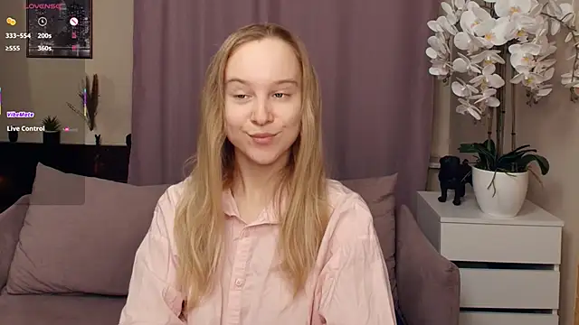 Snapshot of SoonMoor chatting on 02/08/26, 07:00 SoonMoor online show from 02/08/26, 07:00