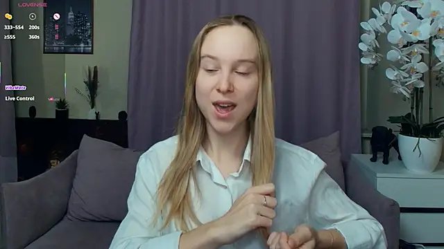 Snapshot of SoonMoor chatting on 02/20/26, 09:17 SoonMoor online show from 02/20/26, 09:17