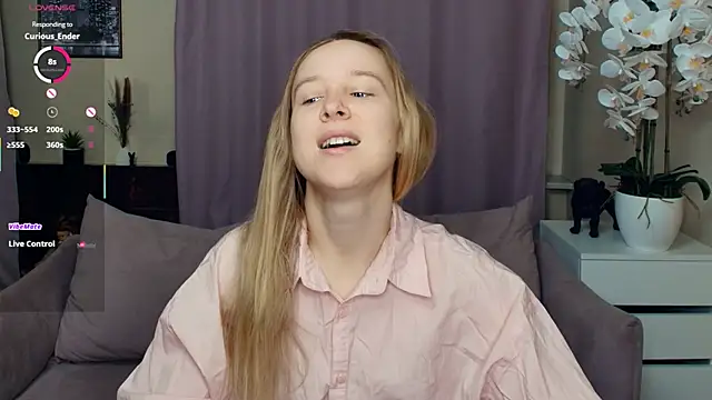 Snapshot of SoonMoor chatting on 02/15/26, 07:02 SoonMoor online show from 02/15/26, 07:02