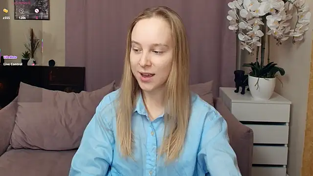 Snapshot of SoonMoor chatting on 01/07/26, 07:08 SoonMoor online show from 01/07/26, 07:08