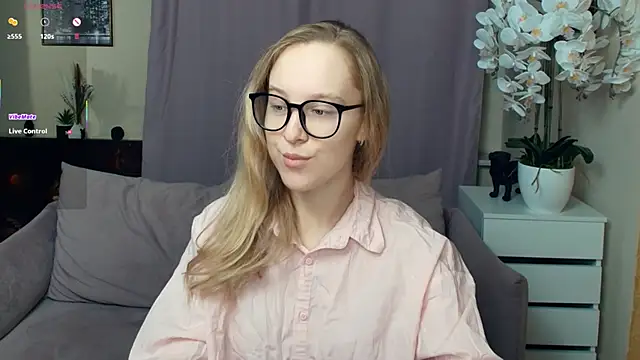 Snapshot of SoonMoor chatting on 01/16/26, 08:02 SoonMoor online show from 01/16/26, 08:02