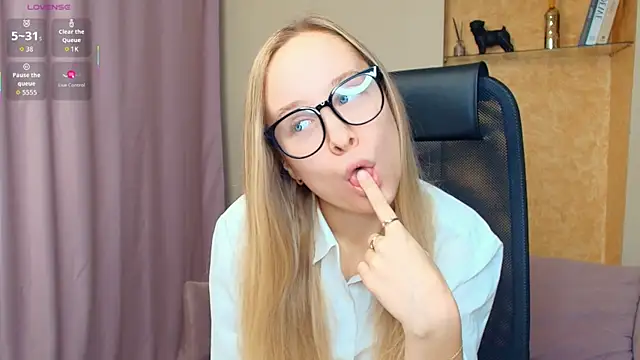 SoonMoor online show from 11/27/25, 07:25