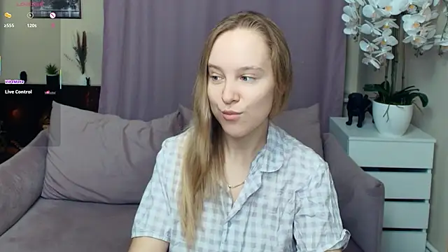 Snapshot of SoonMoor chatting on 01/18/26, 06:55 SoonMoor online show from 01/18/26, 06:55