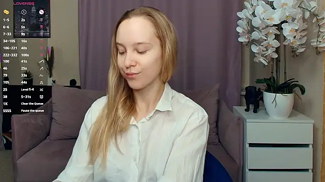 Snapshot of SoonMoor chatting on 02/09/26, 07:56 SoonMoor online show from 02/09/26, 07:56