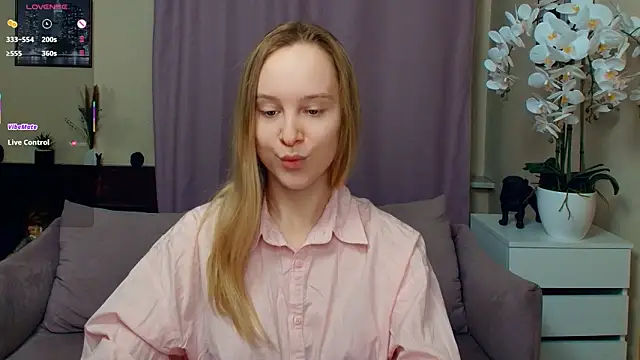 Snapshot of SoonMoor chatting on 02/22/26, 07:48 SoonMoor online show from 02/22/26, 07:48