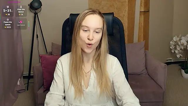 SoonMoor online show from 12/18/25, 06:56