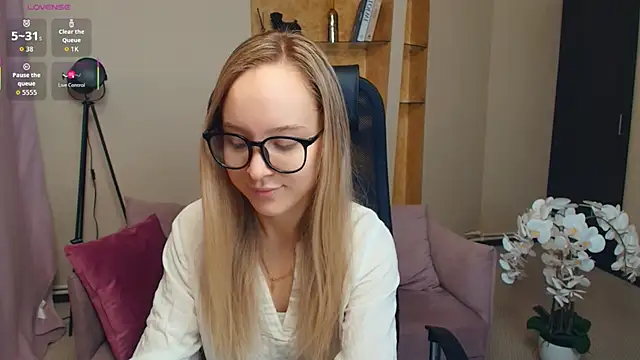 SoonMoor online show from 11/28/25, 07:03