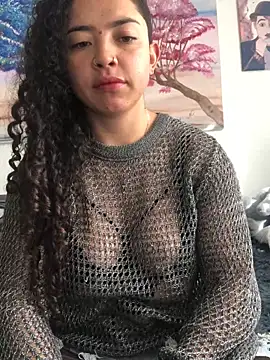 Snapshot of Paris_11 chatting on 10/27/25, 12:17 Paris 11 online show from 10/27/25, 12:17