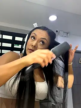 TiffanyyLam online show from 09/30/25, 11:27