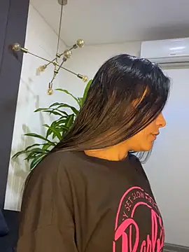 TiffanyyLam online show from 10/30/25, 11:08