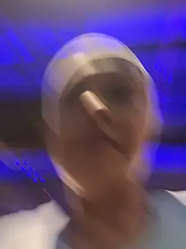 TiffanyyLam online show from 11/04/25, 10:41