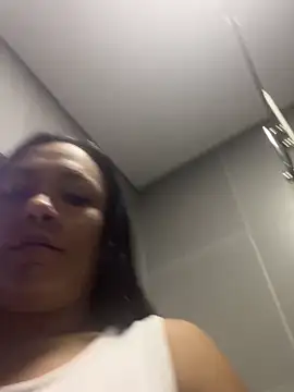 TiffanyyLam online show from 11/06/25, 11:25