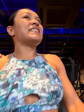 TiffanyyLam online show from 10/20/25, 11:55