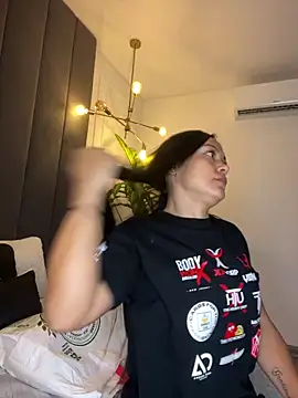 TiffanyyLam online show from 12/20/25, 11:35