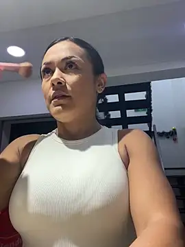 TiffanyyLam online show from 12/18/25, 04:33