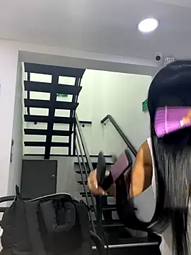TiffanyyLam online show from 09/26/25, 11:06