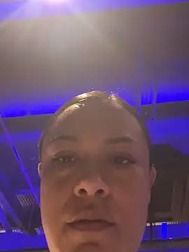 TiffanyyLam online show from 11/05/25, 10:29